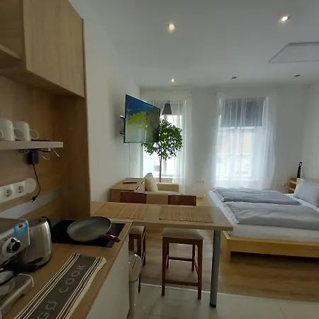 Korvin Plus Apartman Pápa Exterior photo